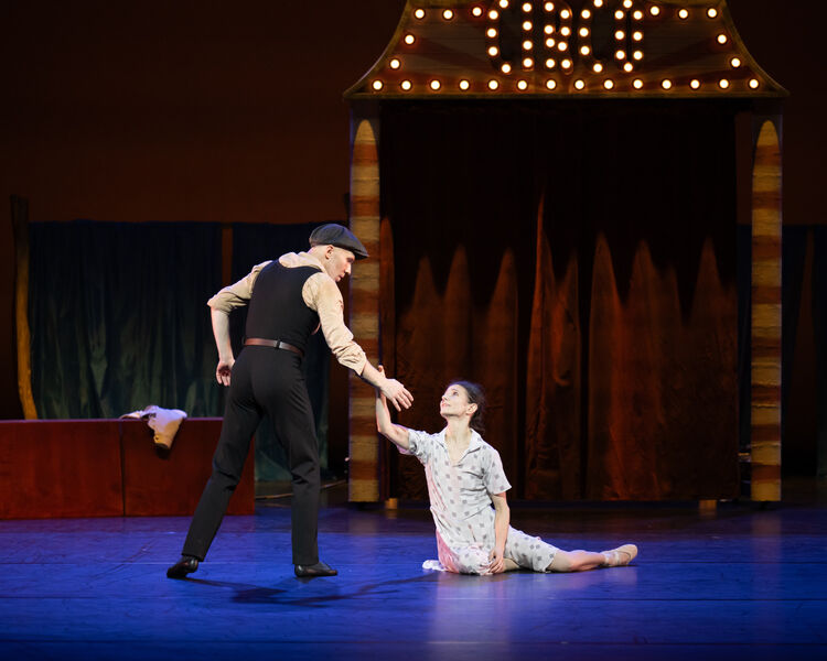 Alina Cojocaru as Gelsomina and Johan Kobborg as Il Matto.Photo: ASH.